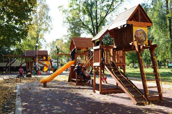 Детский городок стал украшением парковой площадки в Стародубе