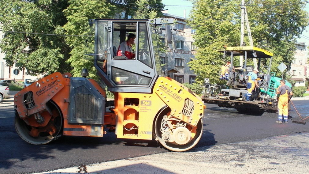 В Унечском районе продолжают выполнять ремонт дорог