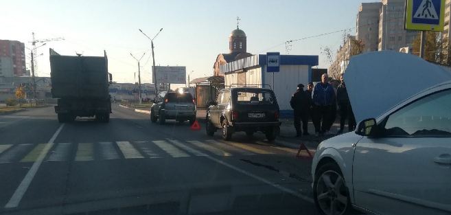 В Брянске на улице Чернышевского случилось массовое ДТП