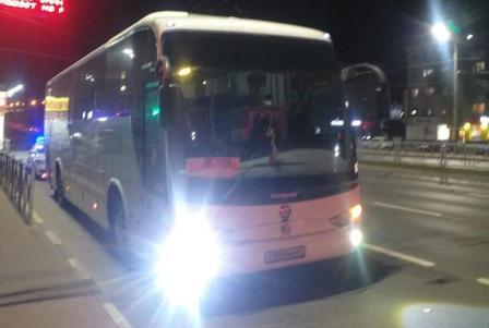 В Брянске при падении в автобусе пассажирка повредила позвоночник