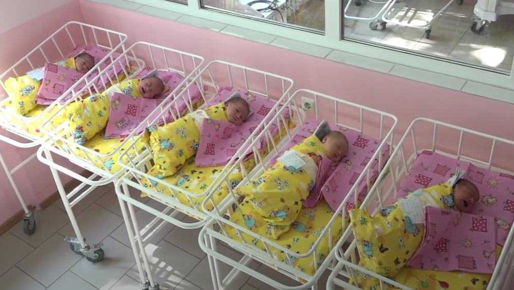 В Брянске самыми популярными именами новорожденных опять стали Артем и София