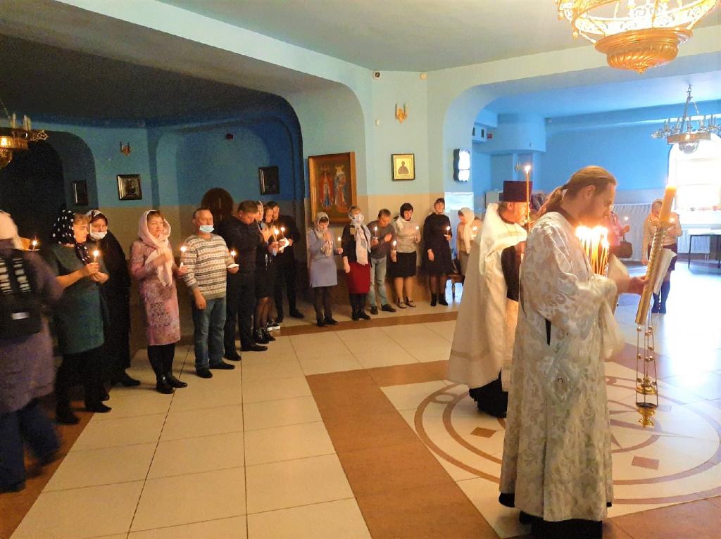 В Брянске прошла панихида в память об умерших от онкологических заболеваний детей