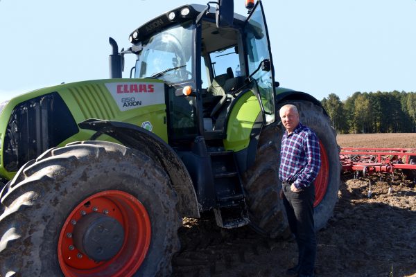 Руководитель брянского КФХ получил грант на развитие семейной фермы