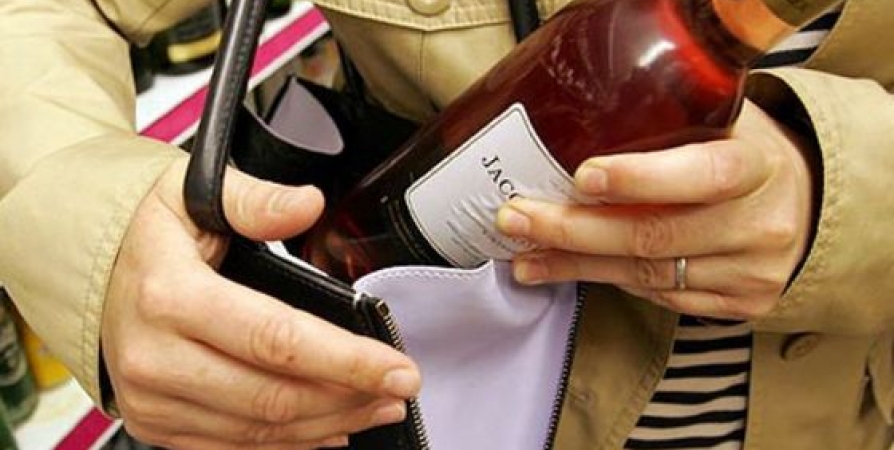 Жительницы Брянска попались на краже парфюмерии и алкоголя