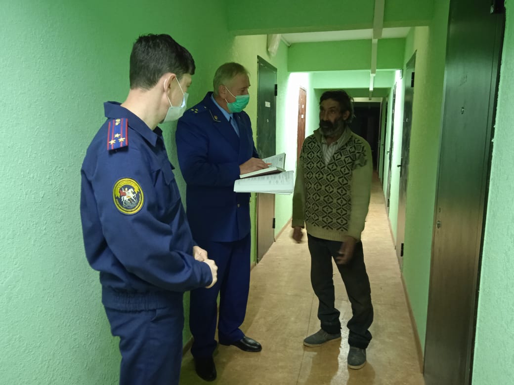 Прокурор города Дятьково встретился с жителями «проблемного» общежития