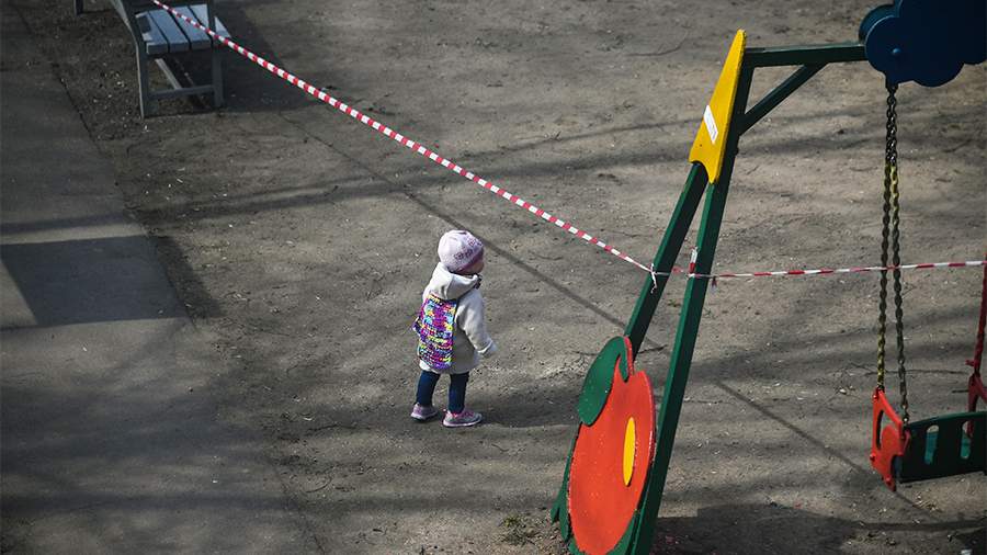 В Гордеевском районе нашли опасную детскую площадку
