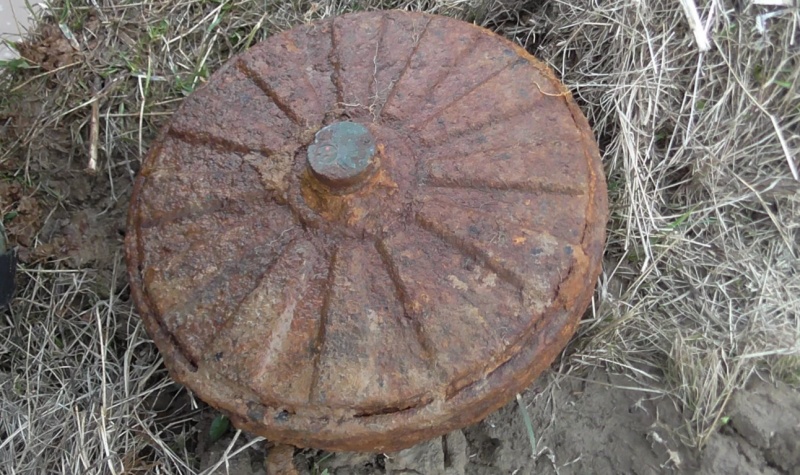Под Севском нашли два артснаряда и противотанковую мину