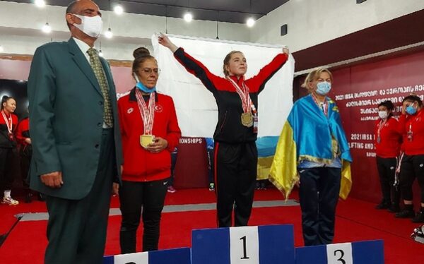 На чемпионат Мира и Европы по пауэрлифтингу Елизавета Саласина из Брянска завоевала 6 золотых и 2 серебряные медали