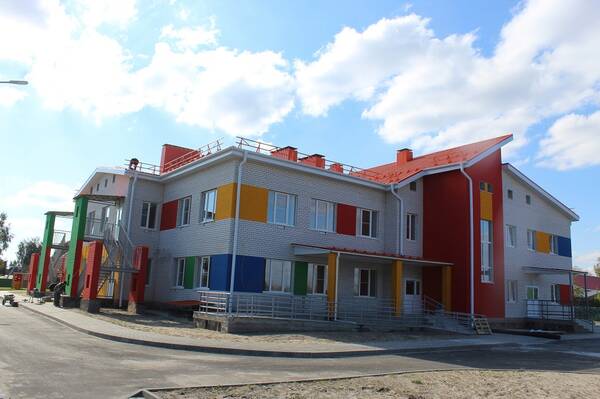 В брянском поселке Суземка завершается строительство детского сада