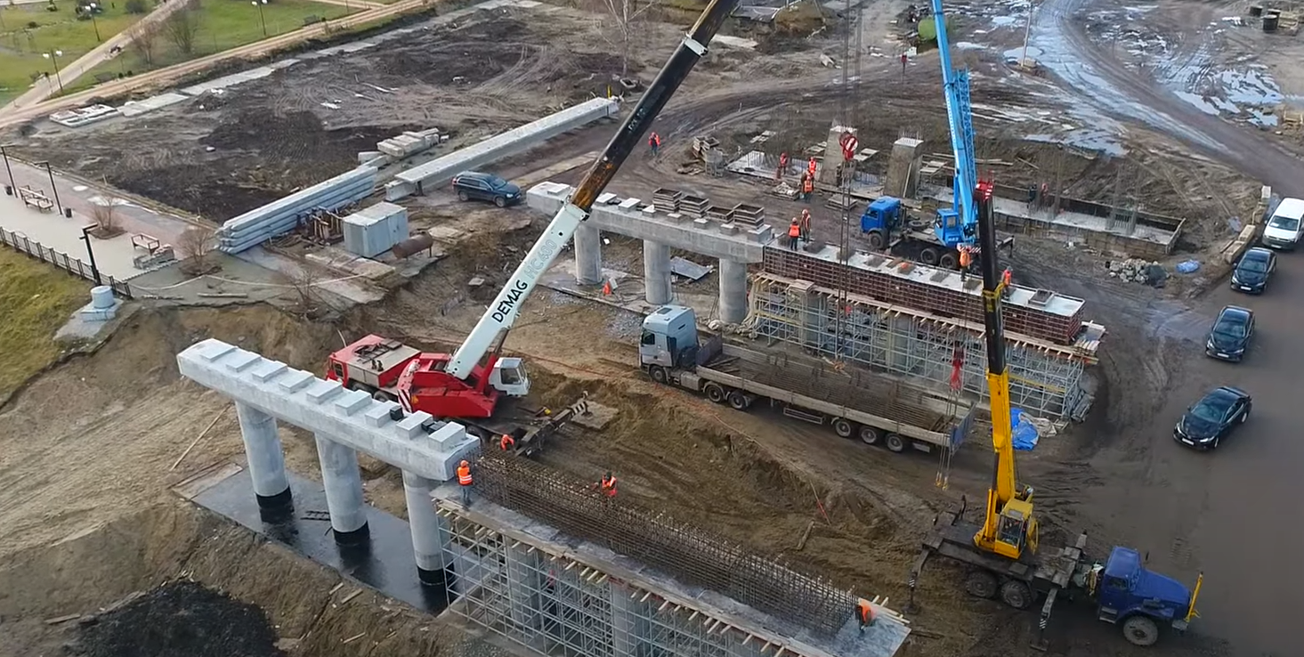 На строительстве нового моста на брянской набережной работает более 70 человек