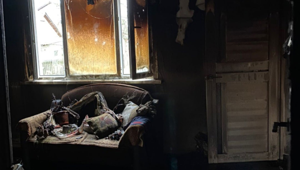 Из-за пожара молодая семья в Унече осталась без дома