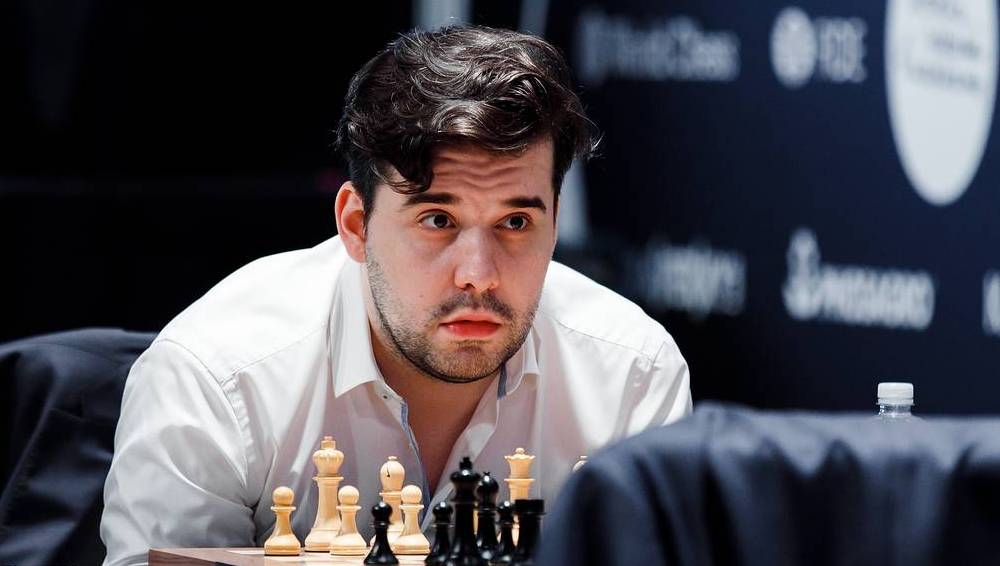 Брянский шахматист Непомнящий сыграл вничью вторую партию с Карлсеном