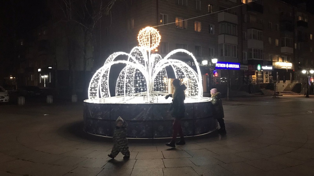 Брянск начали украшать световыми инсталляциями к Новому году
