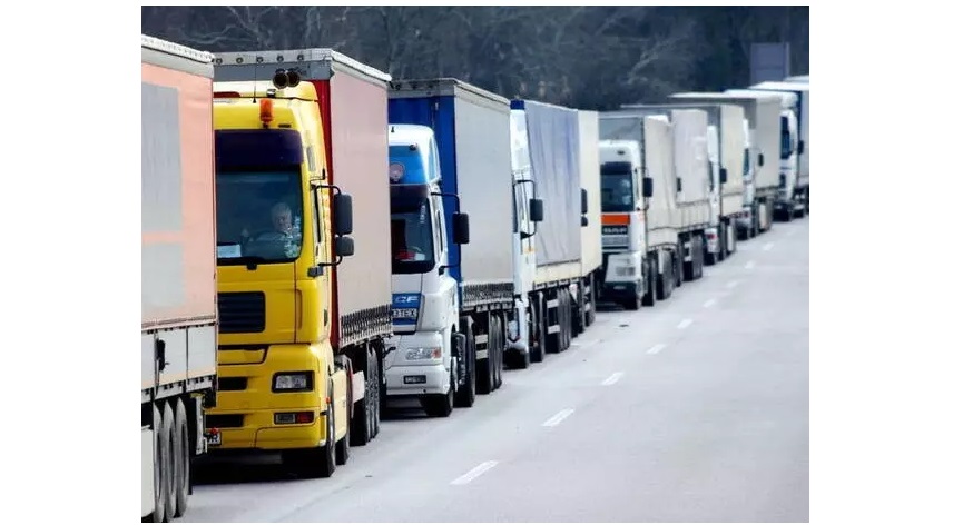 В Брянской области на границе с Украиной скопилась пробка из 120 грузовиков