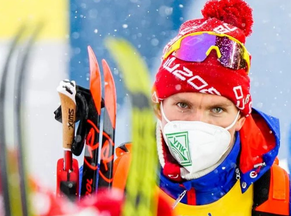Брянский лыжник Большунов после операции на первом старте стал пятым
