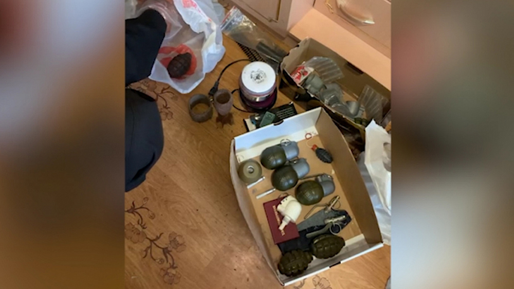 Полиция нашла в квартире жителя Брянска внушительный арсенал