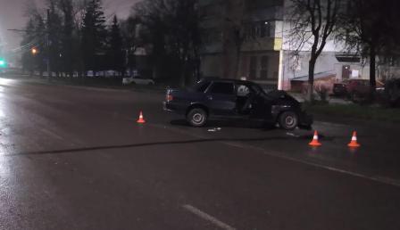 В Брянске столкнулись легковушки: ранен 25-летний водитель