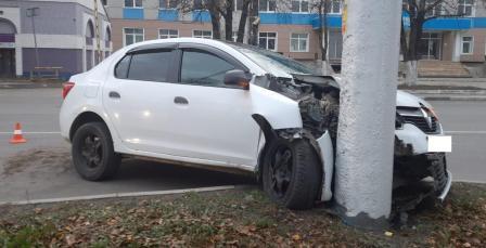 В Брянске на Советской из-за инсульта водитель врезался в столб: ранены двое