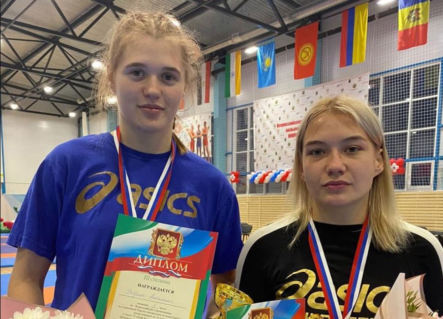 Брянские спортсменки взяли бронзу на всероссийских соревнованиях по вольной борьбе