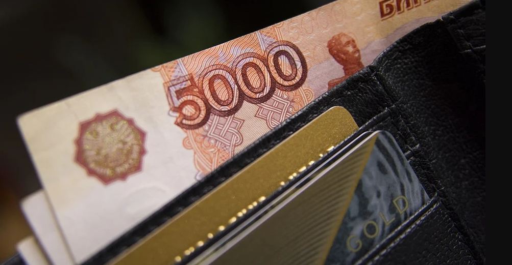 В Брянске 29-летний мужчина украл девять тысяч рублей у знакомой