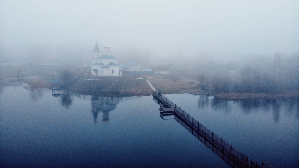 В Навле показали фотографию храма в утреннем тумане