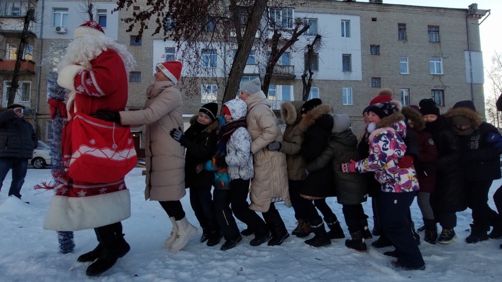 В Брянске состоялась акция «Новый год в каждый двор»