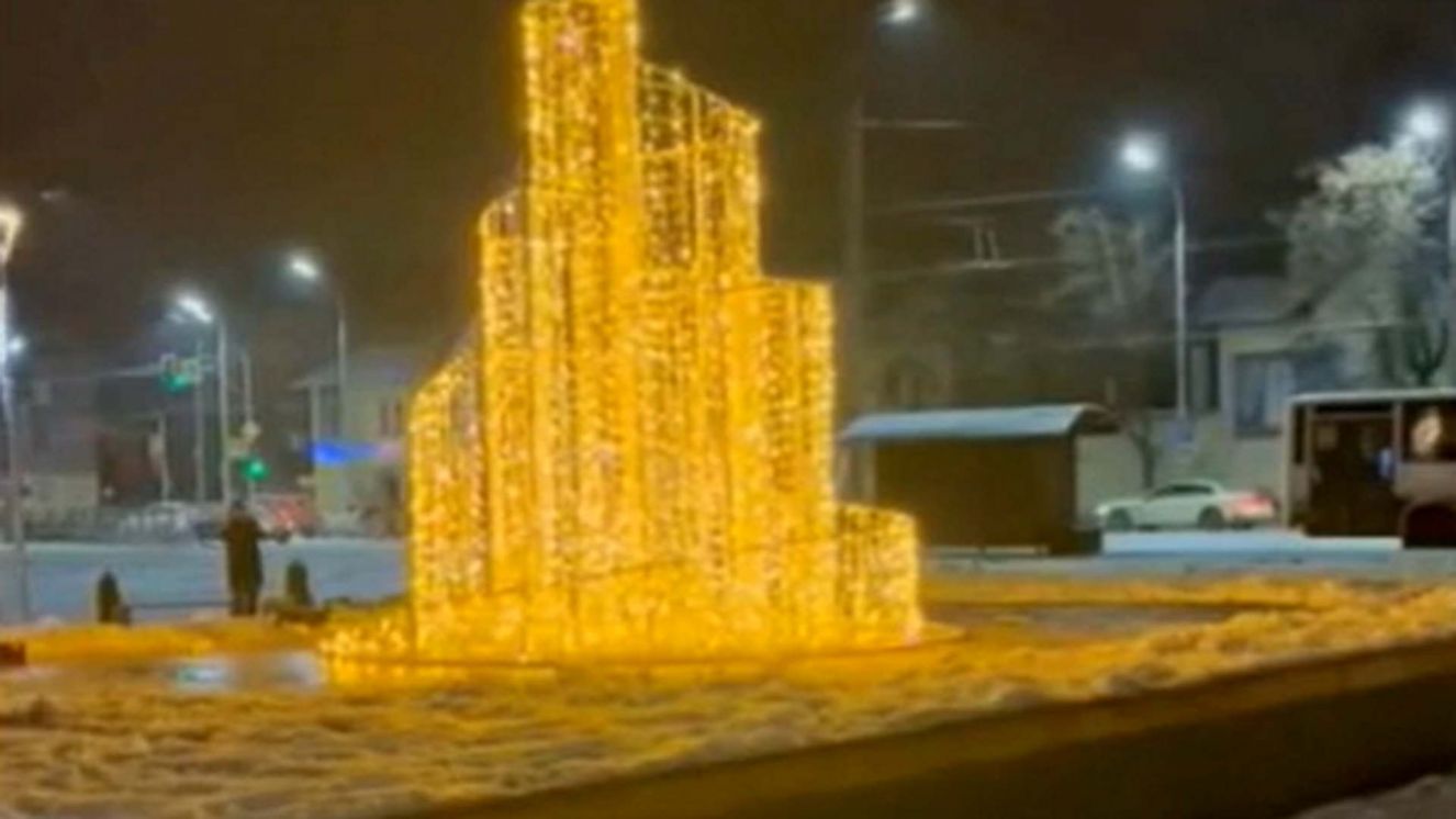В Брянске появился светящийся фонтан в Пролетарском сквере