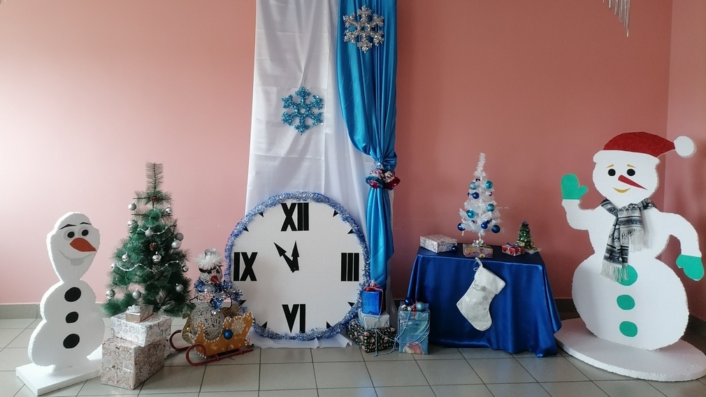 В школах Брасовского района оформлены новогодние фотозоны