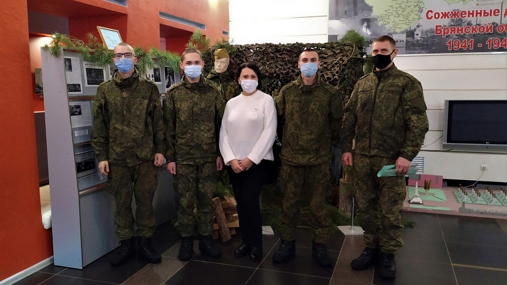 Мемориальный комплекс «Хацунь» посетили военнослужащие из Карачева