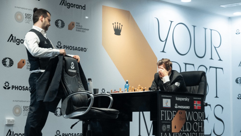 Брянский шахматист Непомнящий сыграл вничью четвёртую партию с Карлсеном