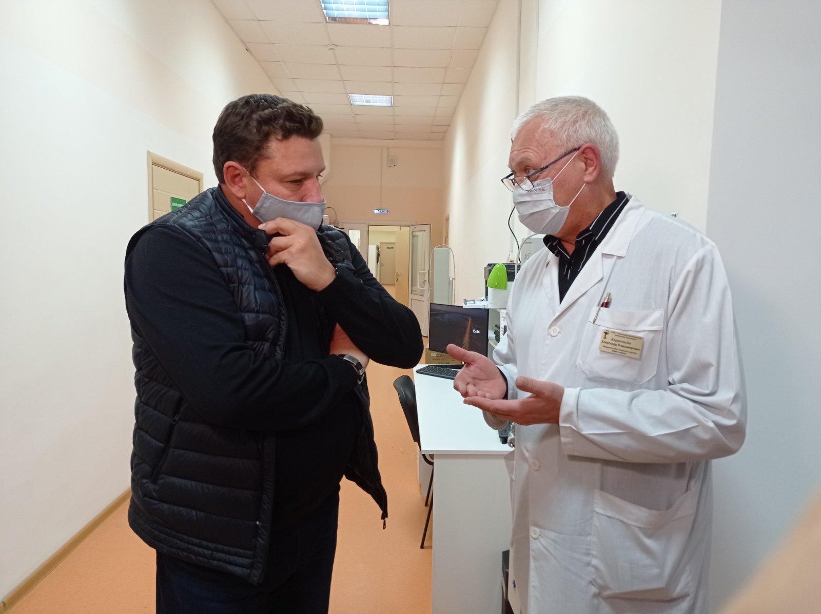 Брянский депутат Госдумы Николай Алексеенко посетил ковидный госпиталь в Унече