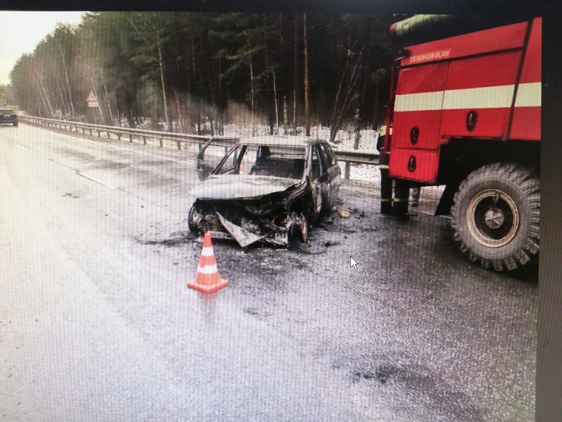 На брянской трассе 22-летняя девушка после ДТП спаслась из машины до пожара