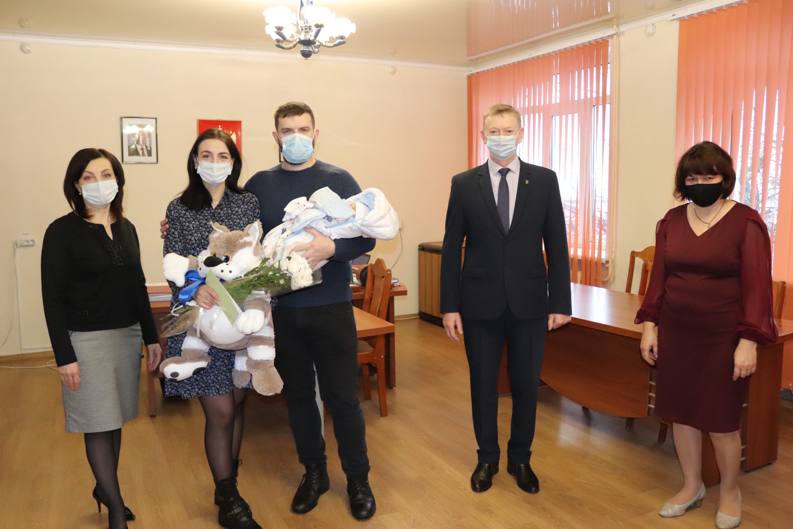 В Севском районе зарегистрировали рождение сотого ребенка