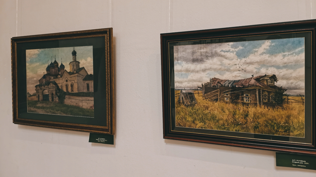 В Брянске открылась выставка картин к 30-летию российской таможни