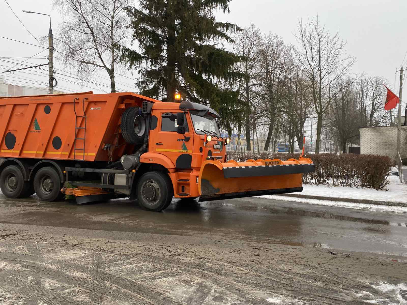 Дороги в Брянске начнут обрабатывать от наледи жидкими реагентами