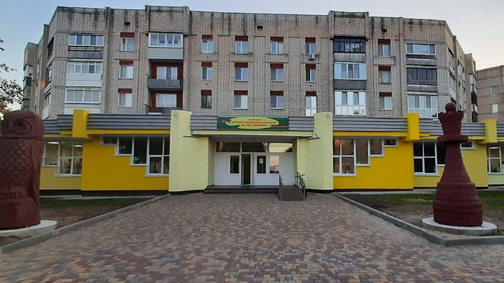 В Унече по нацпроекту отремонтировали детскую школу искусств