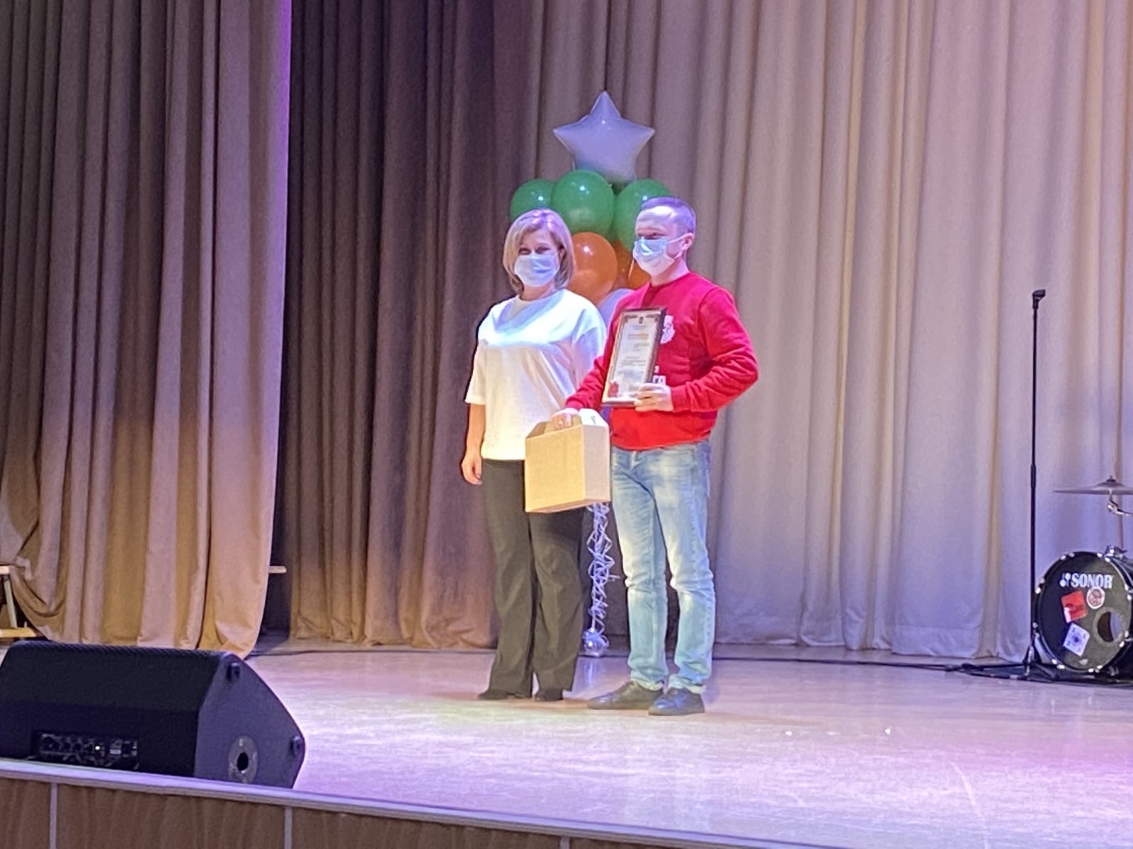 В Брянске по случаю Дня добровольца наградили волонтеров