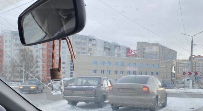 В Брянске в ДТП на кольце на проспекте Московском не разъехались легковушки