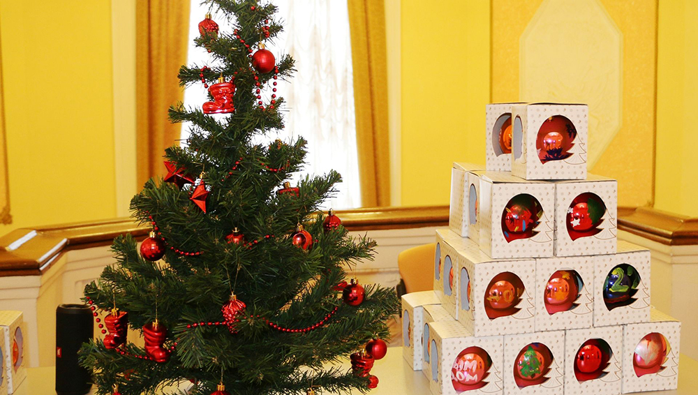 Брянские депутаты поучаствовали в благотворительной акции «Новогоднее чудо»