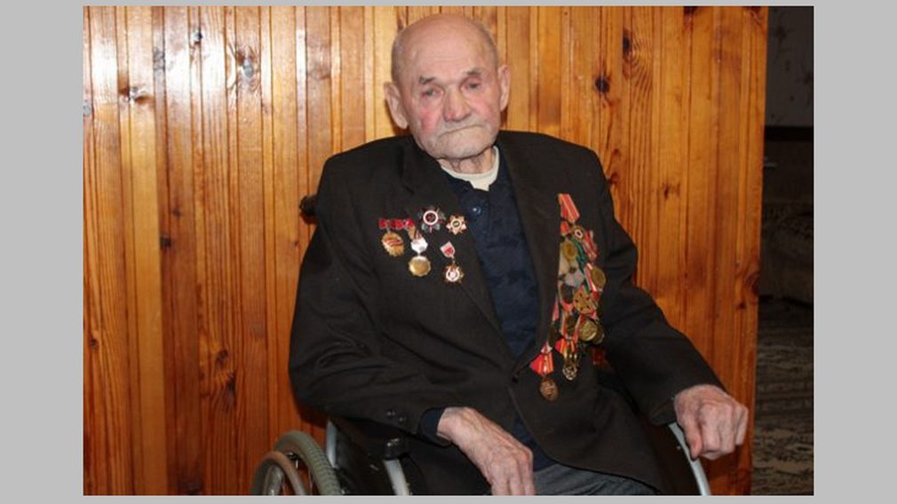 Брянского ветерана Великой Отечественной войны Владимира Булатикова поздравили с Новым годом