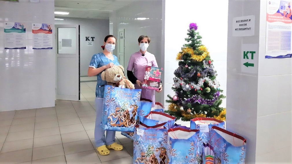 Благотворительный фонд «Ванечка» передал подарки больным детям