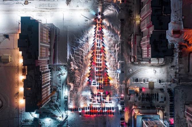 В Брянске водители выстроят из машин гигантскую новогоднюю ёлку