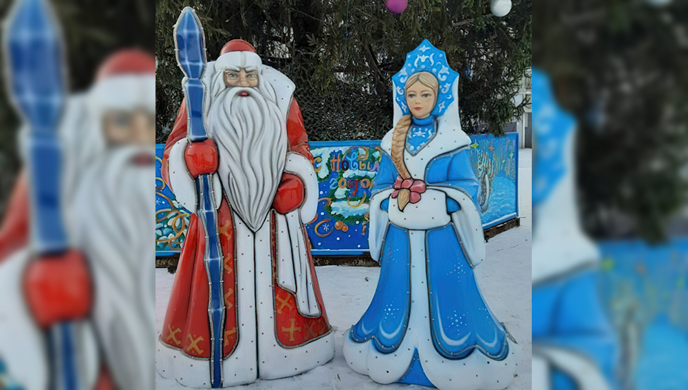 В Унече возле главной ёлки появились Дед Мороз и Снегурочка