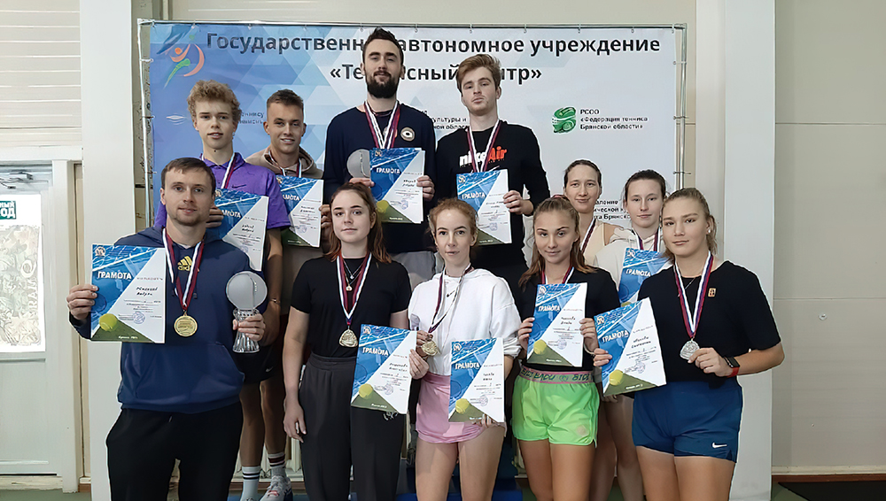 В Брянске завершились соревнования по теннису «Хрустальный мяч»
