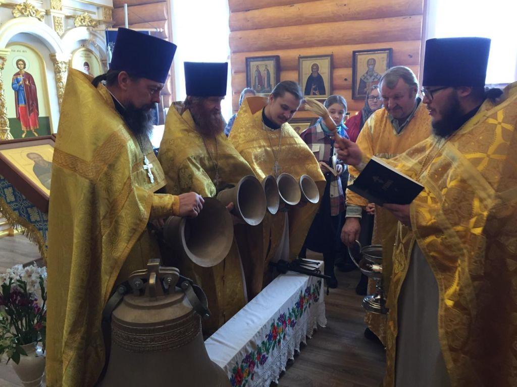 В храме брянского села Пролысово освятили колокола