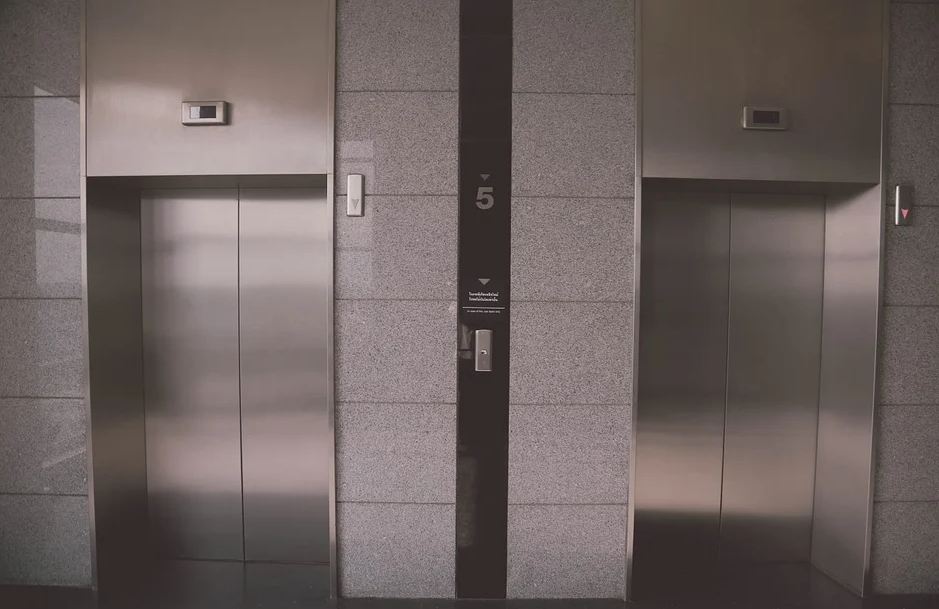 В Брянске прокуратура обратила внимание на лифты в микрорайоне Сосновый бор