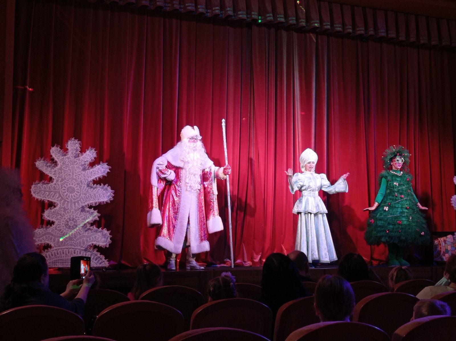 В Брянске в театре кукол показали новогоднюю сказку «Морозко»