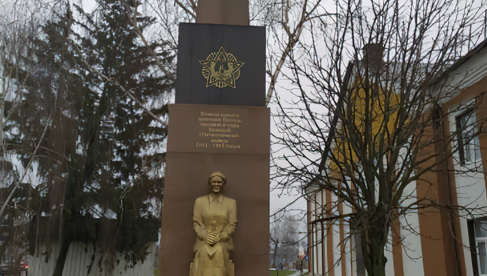 В Погаре отреставрировали памятник скорбящей матери