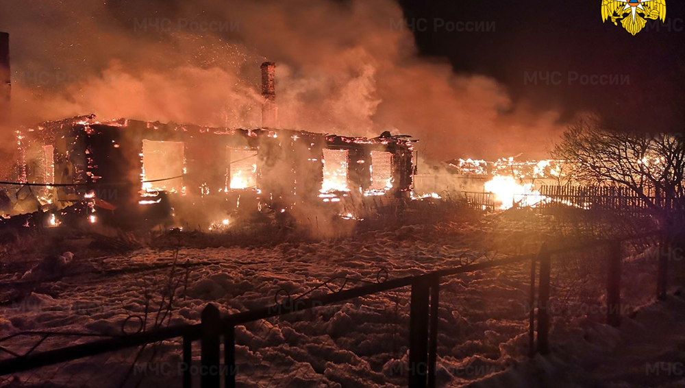 В посёлке Малое Полпило на тушение массового пожара потребовалось 12 часов