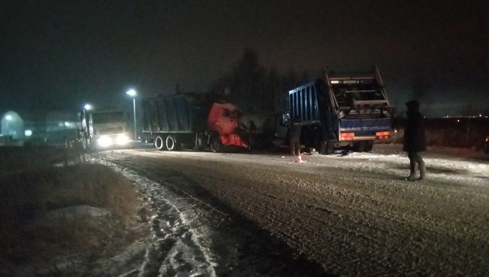 В Брянске разбились два мусоровоза в Большом Полпино